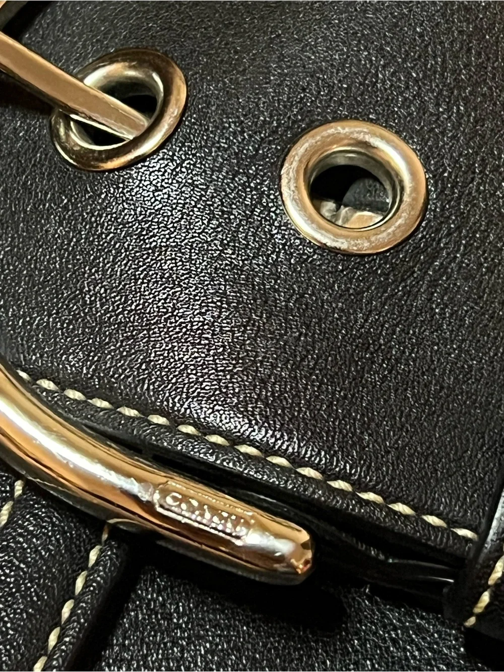 Vintage 2004 Coach Soho Large Carryall Black Leather Buckle Shoulder Tote 5770